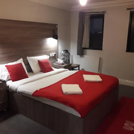371 Cranbrook Rd Ig2 Hotel